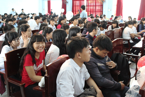 Học sinh các trường THPT tại địa bàn Đồng Nai háo hức trước giờ tư vấn