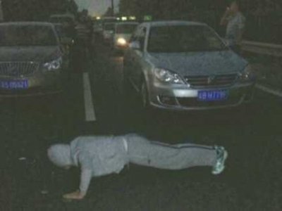 http://static3.businessinsider.com/image/507d9fca69bedd6d40000004-400-300/people-do-push-ups-in-the-middle-of-busy-highways.jpg