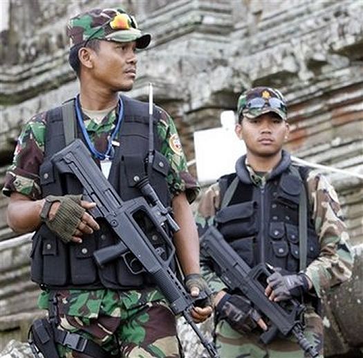 Cambodian_soldiers_cambodia_15_October_2008_news_003.jpg