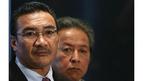 Quyền Bộ trưởng giao thông Malaysia Hishammuddin Hussein bác tin máy bay mất tích xuất hiện ở Maldives.

Ảnh: REUTERS