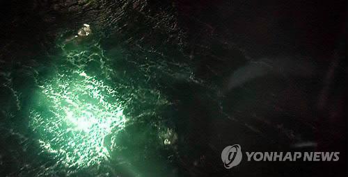 A North Korean crew member is being rescued by the South Korean Coast Guard from waters off the coast of the southern city of Yeosu on April 4, 2014, after a cargo ship carrying 16 North Koreans sank for an unidentified reason. (Yonhap) 