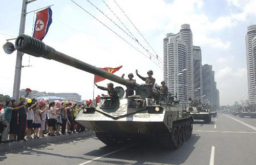 North Korean tanks parade to mark the 60th anniversary of the armistice that halted the Korean War in Pyongyang on July 27, 2013. /Reuters-Newsis