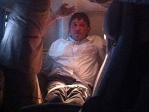 
	Ông Mathias Jorg bị trói vì hút thuốc và đánh tiếp viên hàng không trên máy bay. Ảnh: Daily Mail
