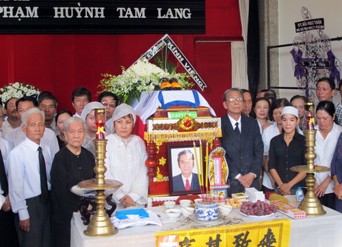 Gia đình bên linh cữu cựu danh thủ Phạm Huỳnh Tam Lang