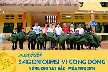 Lữ hành Saigontourist tặng chăn ấm cho học sinh trường nội trú Púng Luông (Mù Cang Chải, Yên Bái)