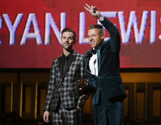 Ryan Lewis (trái) và Macklemore