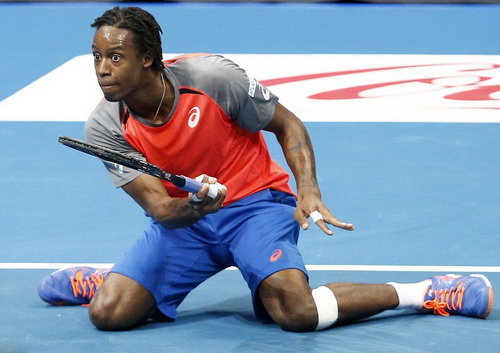 Gael Monfils đánh bại cựu số 1 thế giới Lleyton Hewitt