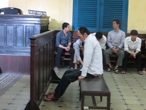 Bị cáo Bùi Ngọc Tiếng tại phiên tòa phúc thẩm Bị cáo Bùi Ngọc Tiếng tại phiên tòa phúc thẩm