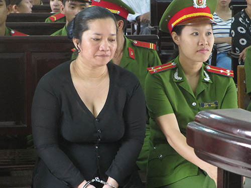 Bị c&aacute;o L&ecirc; Thị Hường trong phi&ecirc;n t&ograve;a ng&agrave;y 22-8