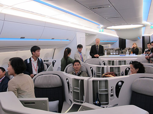 Trong khoang hành khách của A350 XWB-900