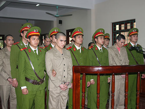 Các bị cáo tại phiên tòa phúc thẩm ngày 6-3 Các bị cáo tại phiên tòa phúc thẩm ngày 6-3