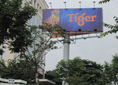 Biển quảng cáo ở ngã tư Lê Duẩn - Trần Phú bị cho là có sự ưu ái đối với VietArt OOH