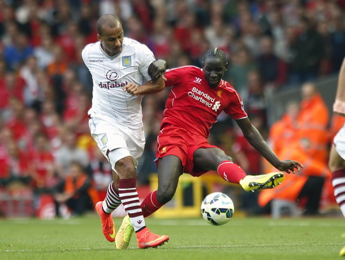 Agbonlahor (trái), tác giả bàn thắng vào lưới Liverpool