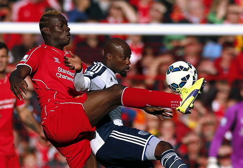 Balotelli vào sân và gây nhiều khó khăn cho khung thành West Brom