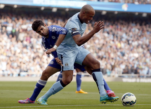 Diego Costa bị Kompany kèm chết tại sân Etihad