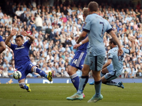 Một dự bị khác là Lampard (18) cũng lập công với bàn thắng vào lưới đội bóng cũ Chelsea