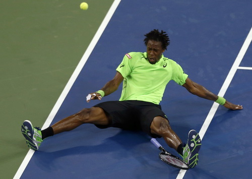 Gael Monfils bị vắt kiệt sức trước lão tướng tuổi 33 Federer