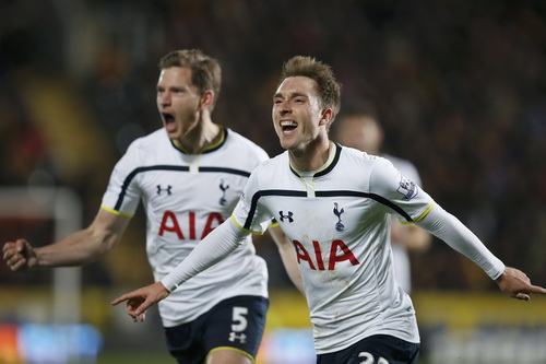 Christian Eriksen (phải) lập công lớn cho Tottenham