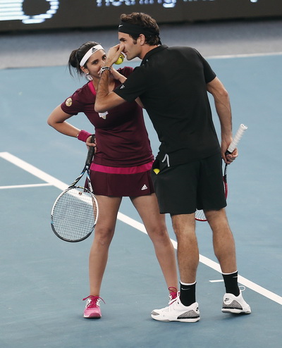 Federer và Sania Mirza thắng trận đôi nam nữ cho Micromax Indian Aces