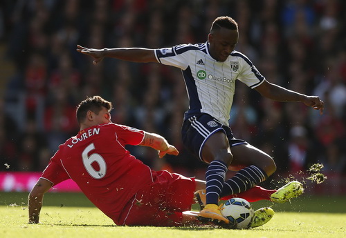 Pha phạm lỗi của Lovren với Berahino bên ngoài vòng cấm nhưng lại bị thổi phạt 11 mét