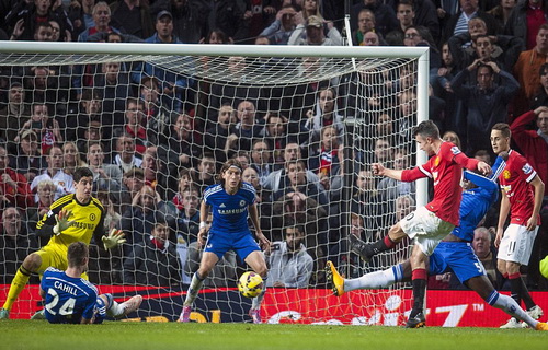 Bàn thắng của Van Persie giữ 1 điểm ở lại sân Old Trafford, giúp Man United tự tin trước trận derby sau đây một tuần