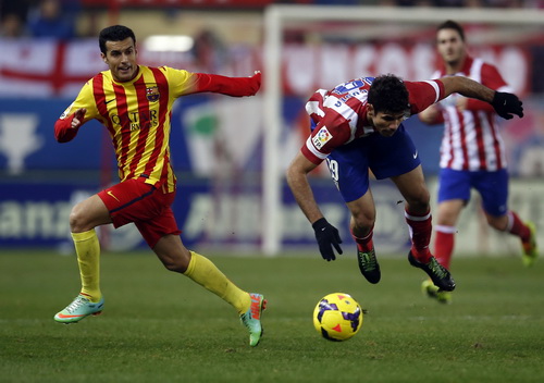Costa bất lực trước các cầu thủ Barcelona
