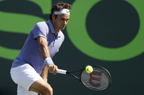 Federer khuất phục được tay vợt có chiều cao ngoại cỡ Ivo Karlovic