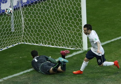 Valbuena lập công với bàn thắng thứ ba