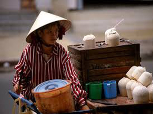 Nước dừa không chỉ để giải khát mà còn bổ dưỡng Ảnh: Exploirer-asia.com