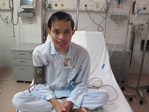 Bệnh nhân Nguyễn Thế Đức tỉnh táo sau ca phẫu thuật thay van tim ở vị trí mới