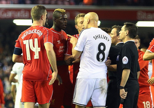Tranh cãi giữa Balotelli và Jonjo Shelvey, cựu cầu thủ Liverpool