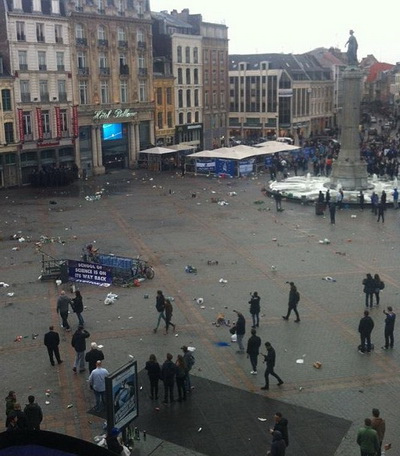 Khu quảng trường trung tâm thành phố Lille tan hoang