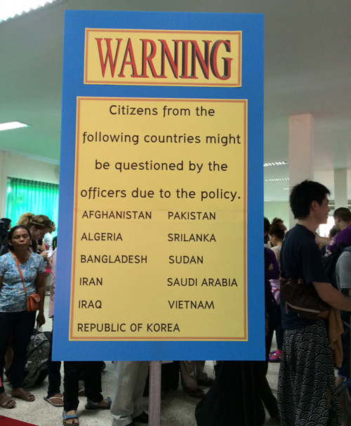 Bảng cảnh báo dành cho du khách từ một số nước khi nhập cảnh vào Thái Lan