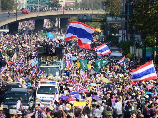 Người biểu tình phô trương thanh thế ở Bangkok ngày 9-1. Ảnh: Tân Hoa Xã