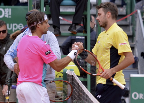 Ferrer chúc mừng Wawrinka sau trận bán kết