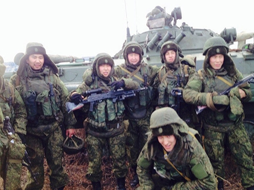 Lữ đoàn xe tăng số 5 thuộc Quân khu miền Đông của Nga được điều động đến biên giới Ukraine Ảnh: INFORM NAPALM