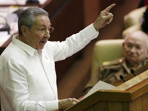 Chủ tịch Cuba Raul Castro phát biểu trước quốc hội hôm 20-12Ảnh: Reuters