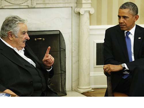 Tổng thống Uruguay Jose Mujica (trái) phát biểu tại cuộc gặp Tổng thống Mỹ Barack Obama  Ảnh: Reuters