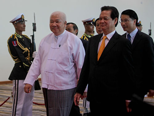 Thủ tướng Nguyễn Tấn Dũng tới thủ đô Nay Pyi Taw - Myanmar tham dự Hội nghị Cấp cao  ASEANẢnh: Đức Tám