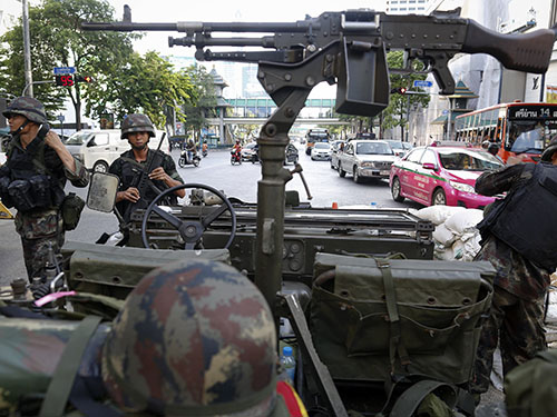 Binh sĩ Thái Lan được triển khai ở thủ đô Bangkok hôm 20-5 Ảnh: REUTERS