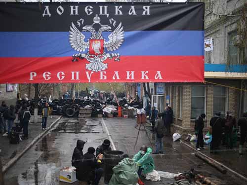 Người biểu tình ở Donetsk không chùn bước trước tối hậu thư của chính quyền KievẢnh: AP