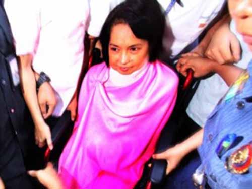 Cựu Tổng thống Gloria Arroyo trong lần chuẩn bị ra tòa hồi tháng 10-2012
Ảnh: InterAksyon