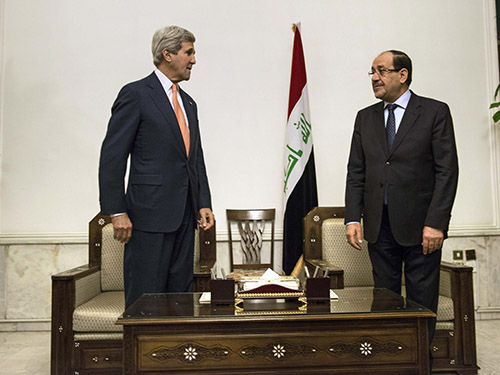 Thủ tướng Iraq Nuri al-Maliki (phải) tiếp Ngoại trưởng Mỹ John Kerry hôm 23-6Ảnh: Reuters