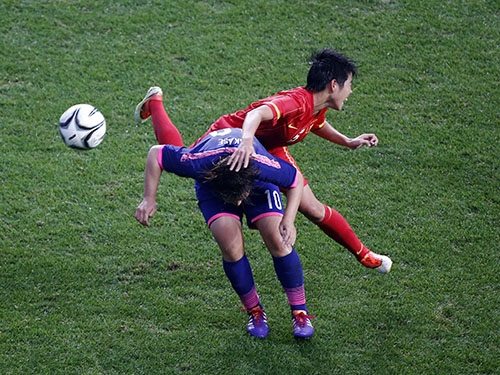 Bùi Thị Như (phải) trong trận bán kết thua Nhật Bản ở Á vận hội 2014 tại Incheon - Hàn Quốc
Ảnh: REUTERS