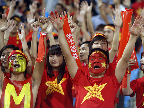 CĐV Việt Nam không bao giờ bỏ rơi đội tuyển một khi các cầu thủ thi đấu vì màu cờ sắc áoẢnh: Quang Liêm