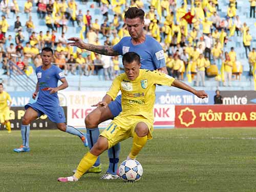 Thành Lương (11) sẽ cùng Hà Nội T&T dự AFC Champions League từ vòng sơ bộẢnh: Hải Anh