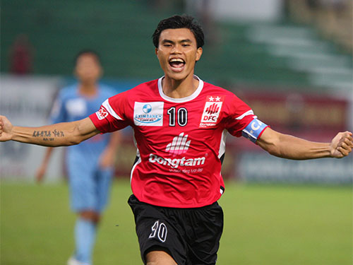 Tài Em sau bàn mở tỉ số trong trận ĐTLA thắng Thanh Hóa 2-0 Ảnh: Quang Liêm Tài Em sau bàn mở tỉ số trong trận ĐTLA thắng Thanh Hóa 2-0 Ảnh: Quang Liêm