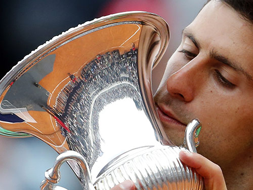 Djokovic đang trở thành hiểm họa lớn nhất của Nadal trên mặt sân đất nệnẢnh: REUTERS