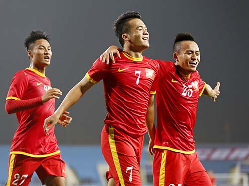 Hồng Quân (trái) và Hoàng Thịnh (7) ghi mỗi người 1 bàn trong trận thắng Malaysia 3-1Ảnh: Hải Anh