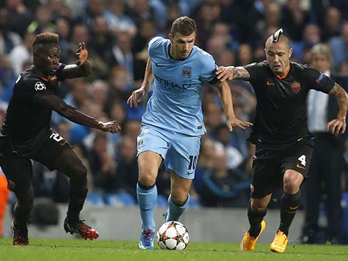 Dzeko gánh vác trọng trách ghi bàn thay cho AgueroẢnh: REUTERS